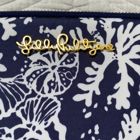 Lilly Pulitzer Tech Clutch Tablet IPad Padded Case In the Groove Navy Blue White